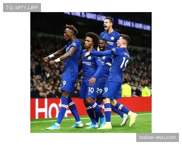 亨克锋线火力全开，状态回暖助球队连胜