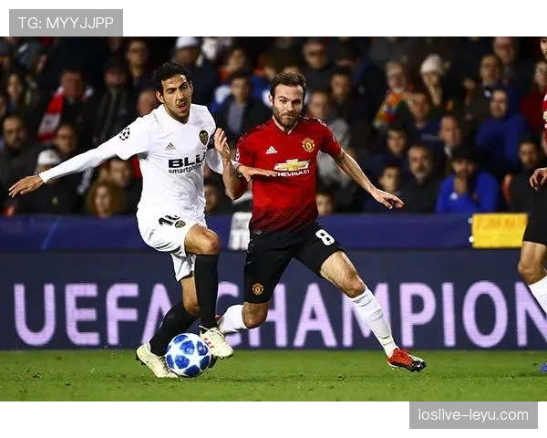 马塔在曼联的表现持续稳健，助力球队争夺荣誉的道路分析