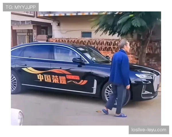 何冰娇居然抢了那豪车钥匙,这生活比明星还闪耀! 何冰娇居然抢了那豪车钥匙,这生活比明星还闪耀!