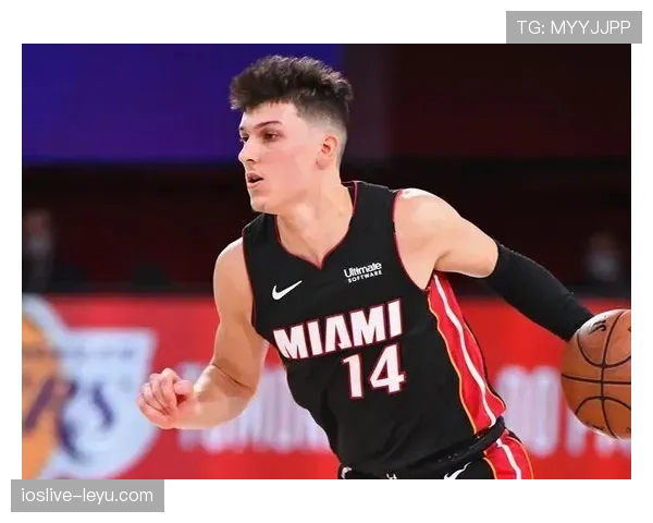 希罗挡拆频繁制造错位，提升球队关键时刻得分效率